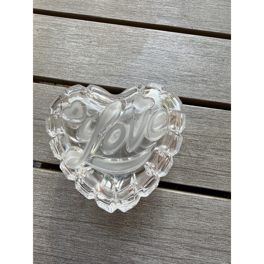 Vtg Mikasa "Romantic Jewel" heart-shaped ring box w/clear base, frosted "love"